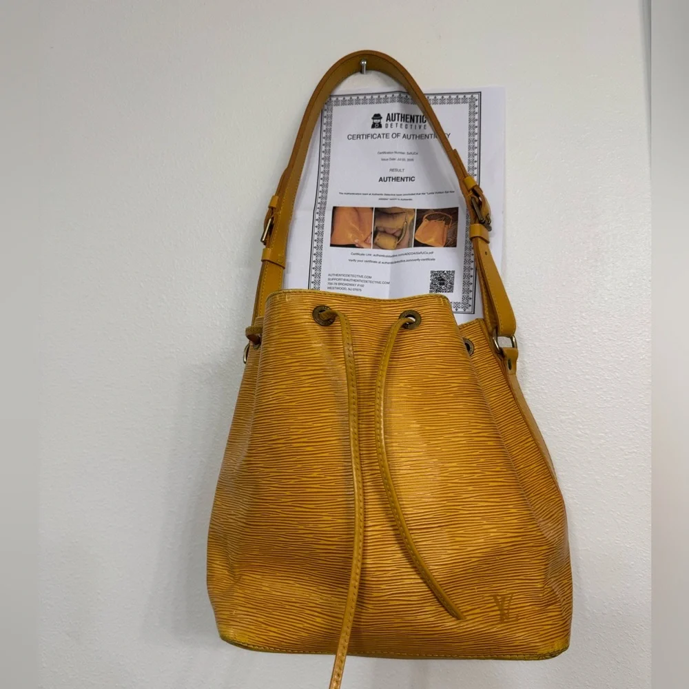 Louis Vuitton Epi Noe with COA